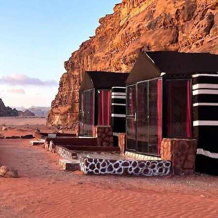 Omar Ghazi Camp Hotel Вади Рум Екстериор снимка